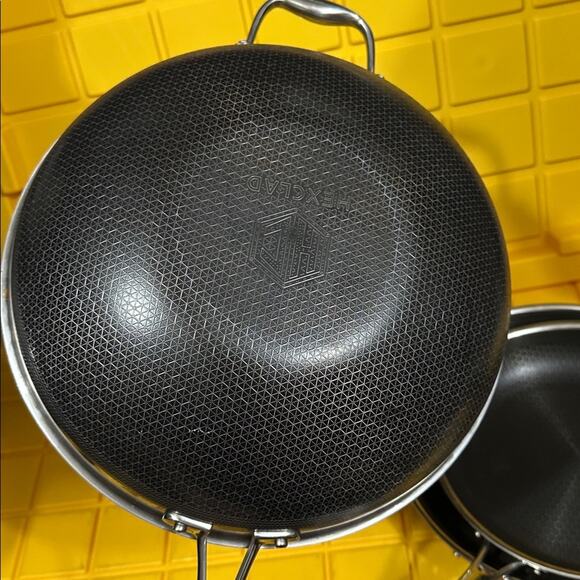 HEXCLAD 4 Piece Nonstick Stainless Steel Frying Pan Set 10 12 and Wok $600 - Picture 3 of 7